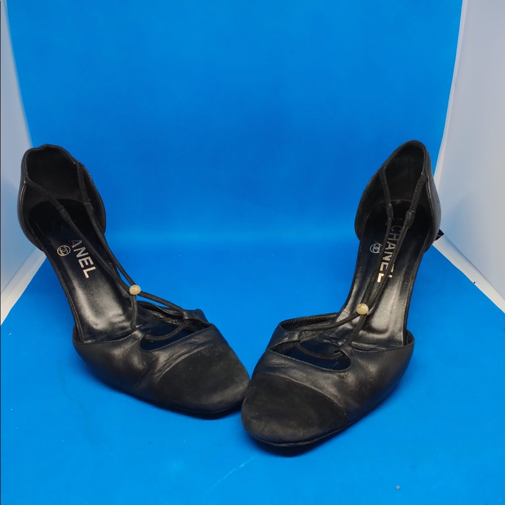 Chanel Cc Black Leather Heels 37 C